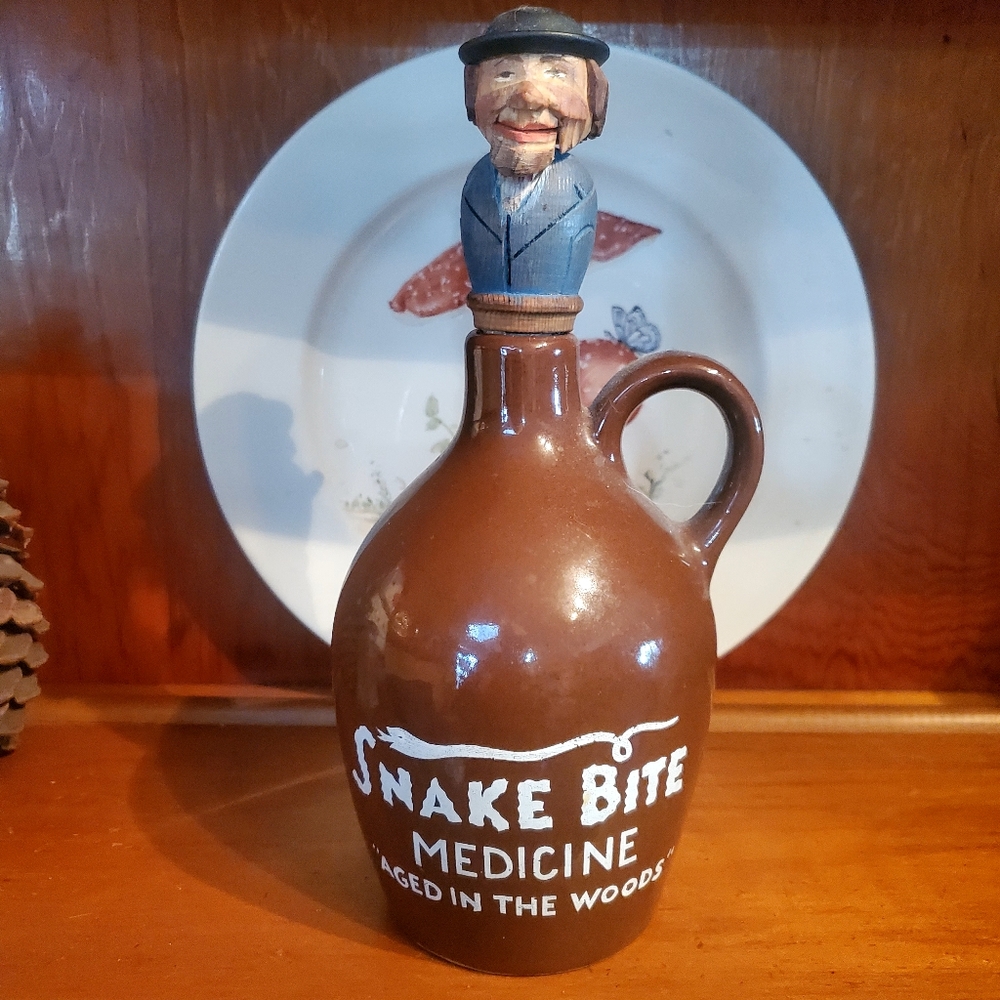 ANRI WOODEN CARVED STOPPER W/SNAKE BITE JUG